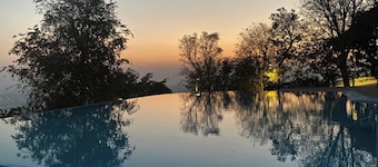A Majestic and Luxurious Villa Overlooking the Ganges