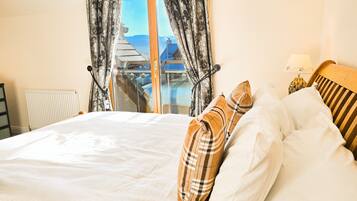 4 bedrooms, iron/ironing board, free WiFi, bed sheets