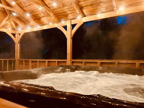 Indoor spa tub