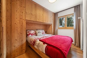 2 chambres, bureau, fer et planche à repasser, accès au Wi-Fi (inclus)