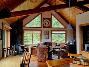 Smart TV, fireplace - Moonlight Ridge Cabin  (Whitefish)