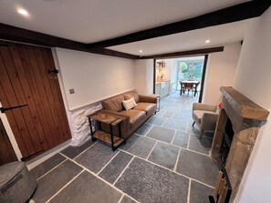 Smart TV, fireplace, books, stereo