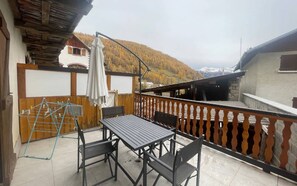 Outdoor dining - Gites Simond welcomes you to Arvieux in the heart of the Queyras Regional Park, (Arvieux)