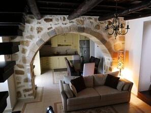 House | 2 bedrooms, desk