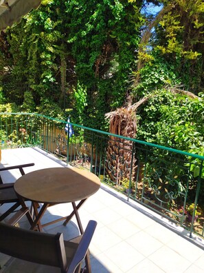 2 bedrooms, desk - Marousi Comfy Apartment With Balcony (Marousi)