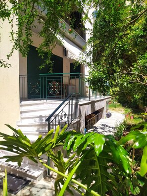 Departamento, para fumadores | 2 habitaciones y escritorio 