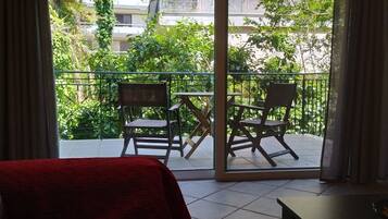 Apartment, Smoking | 2 bedrooms, desk
