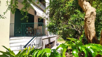 Apartment, Smoking | 2 bedrooms, desk