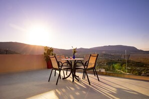 Villa, Smoking | 3 bedrooms, desk