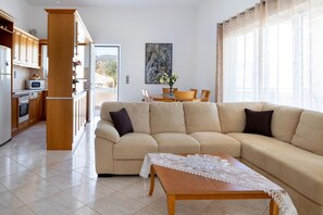 Villa, Smoking | 3 bedrooms, desk