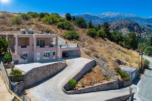 Villa, Smoking | 3 bedrooms, desk