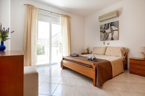 Villa, Smoking | 3 bedrooms, desk