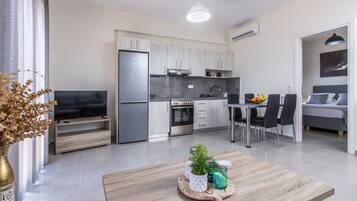 House | 1 bedroom, desk