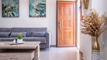 House | 1 bedroom, desk