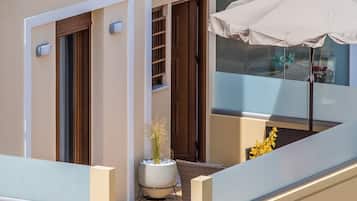 House | 1 bedroom, desk