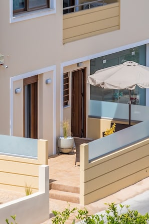 Casa | 1 quarto, escrivaninha