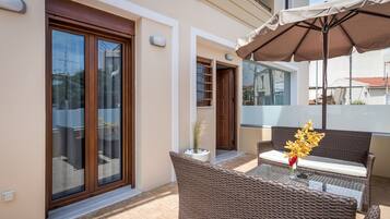 House | 1 bedroom, desk