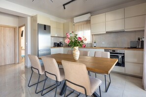 Villa, Smoking | 6 bedrooms, desk, soundproofing