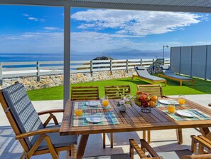 Villa, Smoking | 6 bedrooms, desk, soundproofing