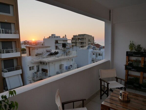 Apartment, Smoking | 2 bedrooms, desk, soundproofing