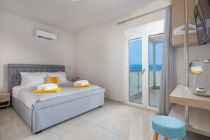 Villa, Smoking | 3 bedrooms, desk, soundproofing