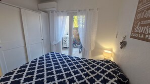 2 bedrooms, iron/ironing board, bed sheets