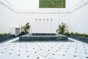 Terrace/patio - Luxurious Apartment with Patio and Pool (Seville)