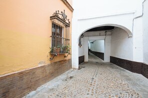 Exterior - Luxurious Apartment with Patio and Pool (Seville)
