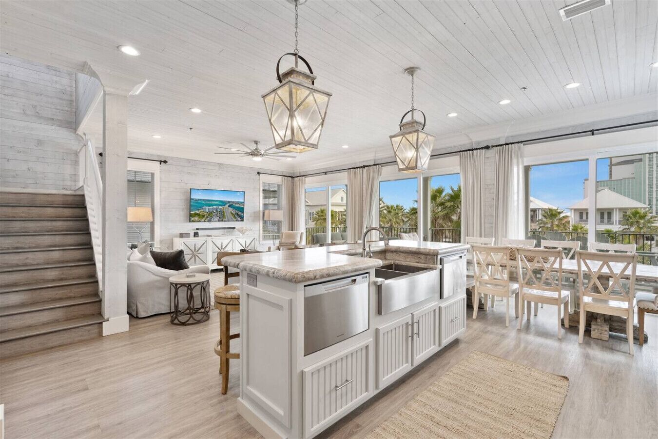 المنشأة من الداخل