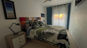 2 slaapkamers, een strijkplank/strijkijzer, reisbedje, wifi