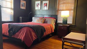 2 bedrooms, desk, iron/ironing board, WiFi