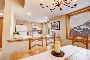 Dining - True Ski in/out with amazing view of Copper LD308 (Copper Mountain)