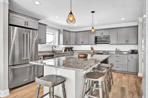 ثلاجة، ميكروويف، فرن، موقد طهي مسطح