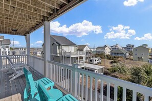 Property grounds - Unique Beach Retreat: Pool, Hot Tub, Rooftop Deck, Views & Elevator (Surf City)