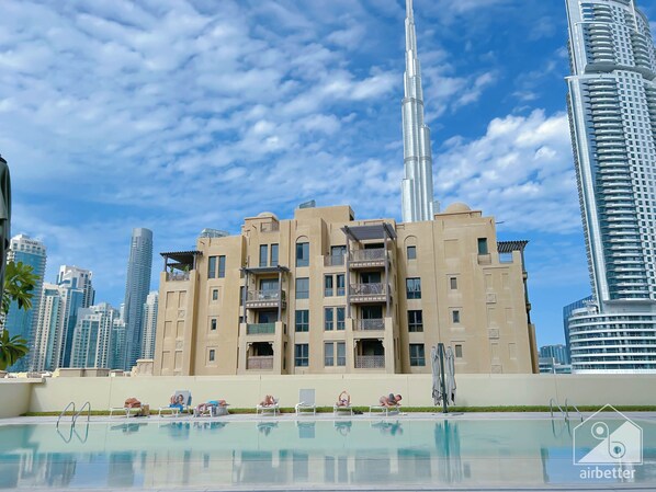 Pool - Luxurious Burj Royale One-Bedroom & City Views (Dubai)