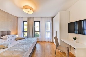 3 bedrooms, iron/ironing board, WiFi, bed sheets - Villa Consido, a 3-Bedroom Retreat with sea views (Seget Vranjica)