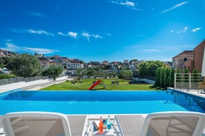 A heated pool - Villa Consido, a 3-Bedroom Retreat with sea views (Seget Vranjica)