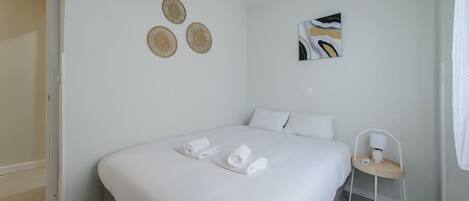 2 chambres, fer et planche à repasser, accès Internet, draps fournis