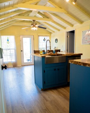 Interior - Dahlonega Creekside Cottage with Hot Tub (Dahlonega)