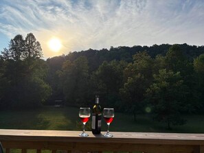 Property grounds - Dahlonega Creekside Cottage with Hot Tub (Dahlonega)