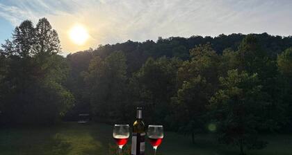 Dahlonega Creekside Cottage with Hot Tub