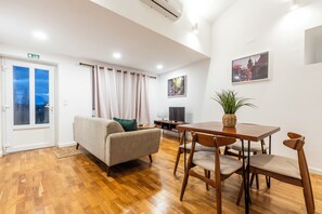 Smart TV - 7 Apartment with 1 bedroom+bathroom+chiling room and kitchenet (Colares)