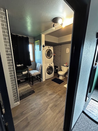 内装. Charming 3 room apartment with WiFi , AC in lovely Aurora.