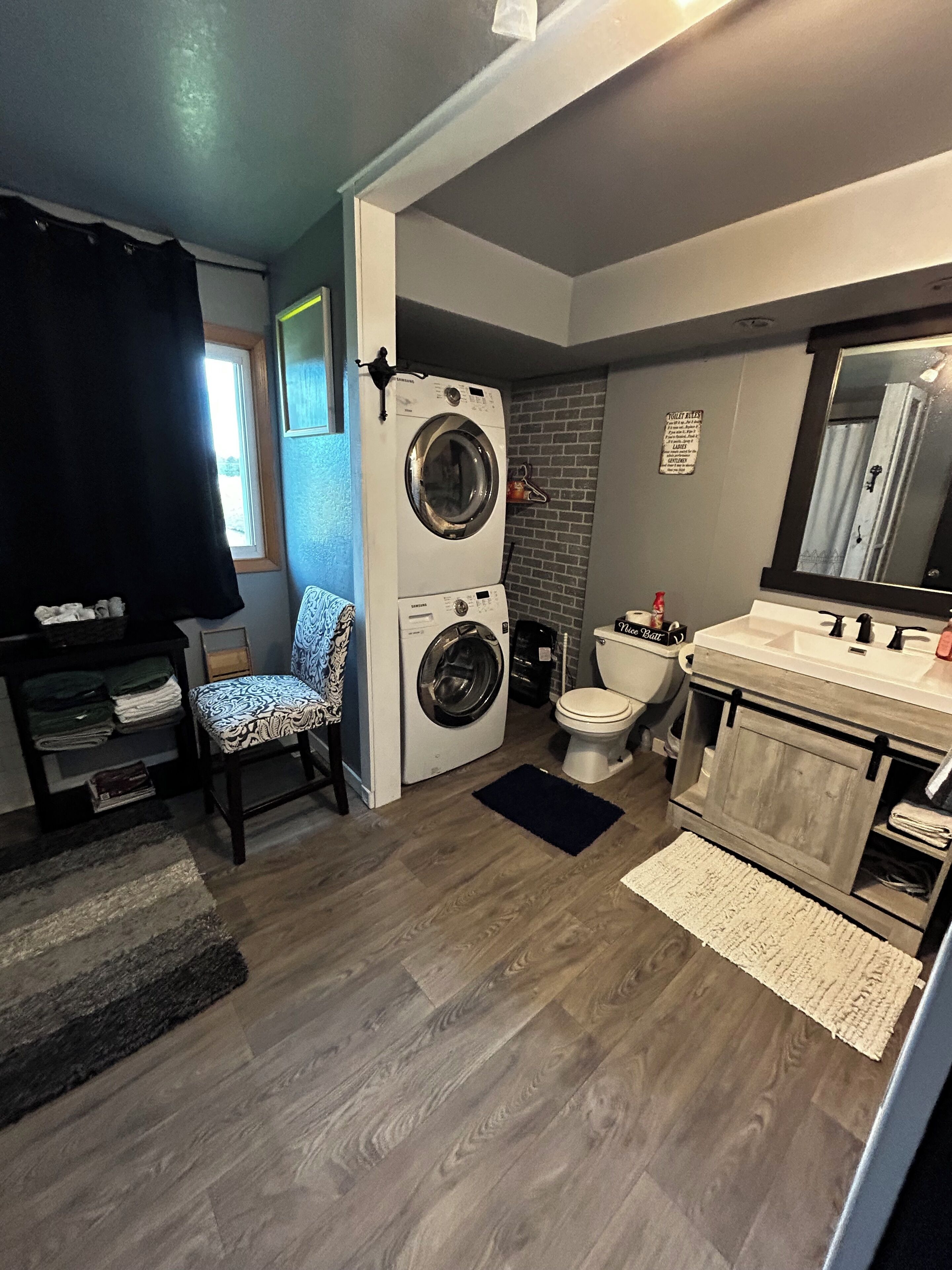 Hårføner, håndklær, såpe og toalettpapir