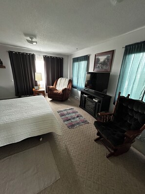 2 habitaciones, tabla de planchar con plancha, wifi y ropa de cama 