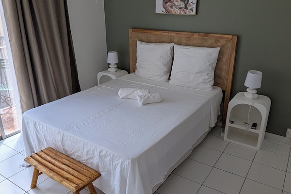 1 chambre, fer et planche à repasser, lit parapluie, Wi-Fi