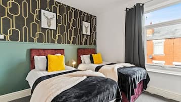 2 bedrooms, iron/ironing board, WiFi, bed sheets