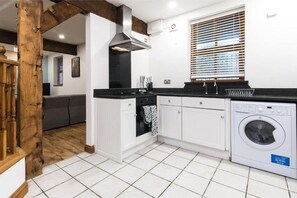 Micro-ondes, four, plaque de cuisson, grille-pain