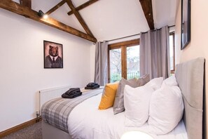 3 habitaciones, tabla de planchar con plancha y acceso a internet 