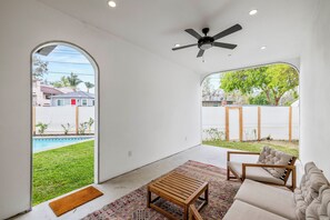 Terrace/patio - New Build 3-bedroom house in coveted Rancho, salt water pool and spa, (Burbank)